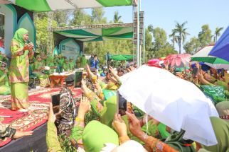 Gubernur Khofifah Imbau Warga Muslimat NU Tak Mudah Terprovokasi di Tahun Politik - JPNN.com Jatim