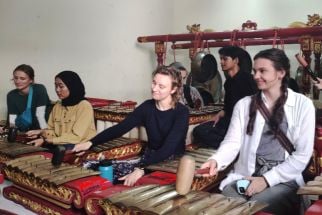 Untag Surabaya Terima Belasan Mahasiswa Amerika Belajar Budaya Nusantara  - JPNN.com Jatim