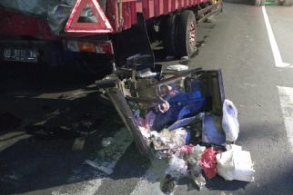 Tabrak Truk Parkir di Pinggir Jalan Karang Pilang, Kakek Budi Tewas - JPNN.com Jatim