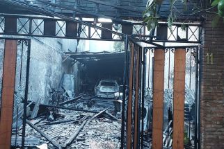 Gegara Korsleting Mesin Cuci, Rumah dan Mobil di Beji Depok Hangus Terbakar - JPNN.com Jabar