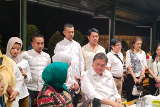 Temui Puluhan Kader Golkar di Bandung, Begini Pesan Airlangga Hartarto Soal Pileg 2024 - JPNN.com Jabar