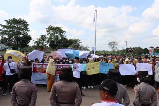 Persatuan Guru Honor Lampung Timur Datangi Kantor Bupati  - JPNN.com Lampung