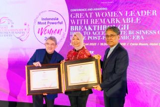 Direktur Kurir dan Logistik Pos Indonesia Raih Penghargaan Indonesia Most Powerful Women Business Leader 2023 - JPNN.com Jabar