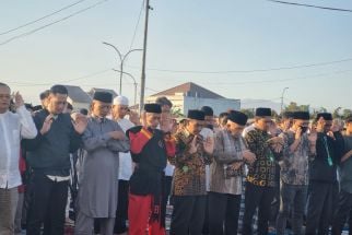 Ribuan Jemaah Muhammadiyah di Bandung Laksanakan Salat Id Iduladha, Ada Amien Rais - JPNN.com Jabar