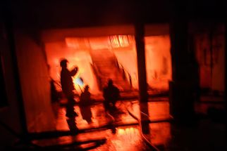 Kebakaran Hebat Gudang Mebel di Bandung, Kerugian Miliaran Rupiah - JPNN.com Jabar