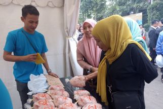 Puncak HUT Bhayangkara ke-77, Polrestabes Bandung Berbagi 2 Ton Ayam Beku - JPNN.com Jabar