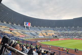 Bobotoh Keluhkan Sistem Pembelian dan Harga Tiket Mahal, Manajemen Persib Membela Diri - JPNN.com Jabar