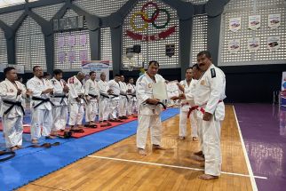 Diangkat Dewan Penasehat, BHS Dapat Sabuk Hitam dari Institut Jujitsu Indonesia - JPNN.com Jatim