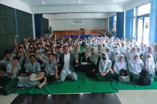 Dokter Rayendra Berikan Edukasi Kesehatan Reproduksi Kepada Para Remaja Kota Bogor - JPNN.com Jabar