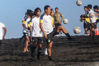 Genjot Fisik Pemain, PSIM Jogja Latihan di Pantai Depok - JPNN.com Jogja