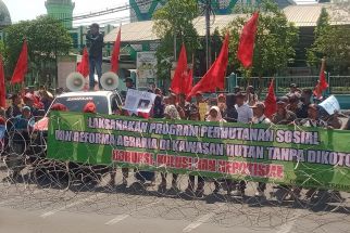 Ratusan Petani Kepung DPRD Jatim Bawa 8 Tuntutan Soal Antikorupsi - JPNN.com Jatim