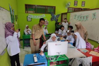 Wujudkan Pendidikan Inklusif, CDC Telkom Indonesia Salurkan Perangkat Komputer SLB - JPNN.com Jabar