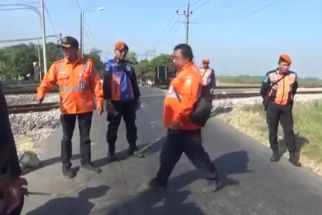 KAI Daop 7-Pemkab Jombang Lakukan Penyempitan Jalan di TKP Tabrakan Maut Kereta - JPNN.com Jatim