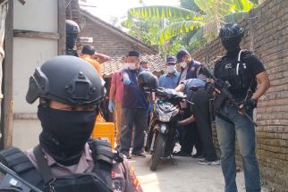 Densus 88 Amankan Barang Ini dari Rumah Terduga Teroris di Boyolali - JPNN.com Jateng