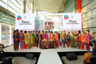 Barisan Berkarya Peragakan Kebaya Sebagai Bentuk Pelestarian Budaya - JPNN.com Jatim