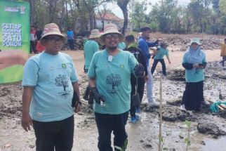 Pemkab Sumenep Tanam Ratusan Mangrove Untuk Jaga Ekosistem Pesisir - JPNN.com Jatim