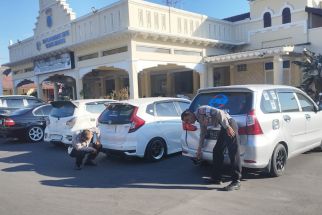 Ugal-ugalan di Jalan Gatot Subroto Solo, Lima Mobil Ini Diamankan Polisi - JPNN.com Jateng