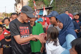 Jalan Santai Bareng Warga Gajahmungkur, Ganjar Pamitan, Setelah 10 Tahun Bertetangga - JPNN.com Jateng