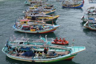 Dihantam Ombak Besar, Pencari Rumput Laut Hilang di Pantai Rowo Cangak Jember - JPNN.com Jatim