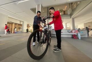 Mahasiswa Untag Surabaya Ciptakan Sepeda Pintar Cegah Kecelakaan Lalu Lintas - JPNN.com Jatim