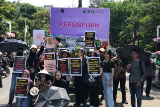Kongres Perempuan Nasional di Semarang Diprotes, Belasan Orang Gelar Aksi Diam - JPNN.com Jateng