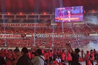 Ribuan Kader PDIP Merahkan Stadion Jatidiri Semarang, Siap Menangkan Ganjar Pranowo - JPNN.com Jateng