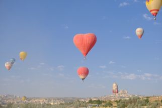 Langit Cappadocia Turki Diwarnai Balon Udara Menarik di Dunia - JPNN.com Jatim
