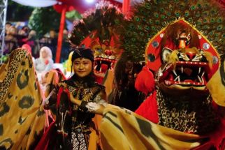 Warga Kudus Tumpah Ruah Saksikan Karnaval Budaya, Lihat! - JPNN.com Jateng