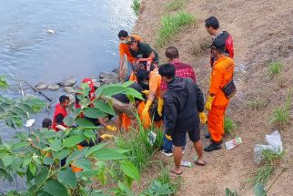 Sempat Dikira Boneka, Sosok Mengambang di Sungai Serang Ternyata Mayat - JPNN.com Jogja