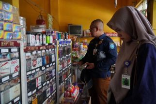 Duh, Warung & Toko di Ponorogo Masih Banyak Menjual Rokok Ilegal Tanpa Cukai - JPNN.com Jatim
