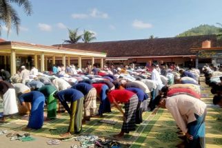 Trenggalek Dilanda Kekeringan, Ratusan Narapidana Salat Istisqa Minta Hujan Turun - JPNN.com Jatim