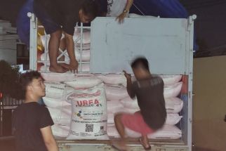 Truk Muatan 10 Ton Pupuk Ilegal Gagal Kelabuhi Polisi di Semarang, Modusnya Terbaca - JPNN.com Jateng