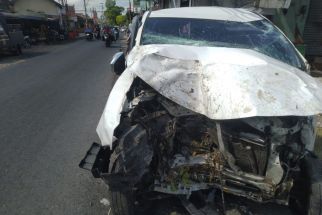 Mobil Kusnarto Menabrak Pembatas Jalan dan Terjun ke Sungai - JPNN.com Jogja
