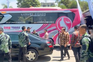 Presiden Jokowi Tiba di Bandung Pakai Kereta Whoosh  - JPNN.com Jabar