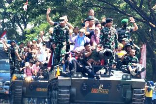 HUT TNI, Kodam Diponegoro Pamerkan Kendaraan Tempur, Masyarakat Bisa Naik - JPNN.com Jateng