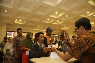 Lebih Dari 15 Ribu Warga Kota Surabaya Mendapatkan Bantuan BLT DBHCT - JPNN.com Jatim
