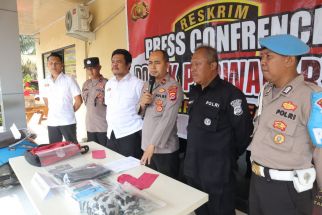 2 Remaja di Cilegon Bobol Konter Hp, Pemilik Merugi Puluhan Juta - JPNN.com Banten