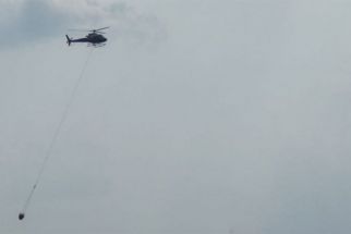Gunung Lawu Masih Kebakaran, Water Bombing belum Bisa Jinakkan Api - JPNN.com Jateng
