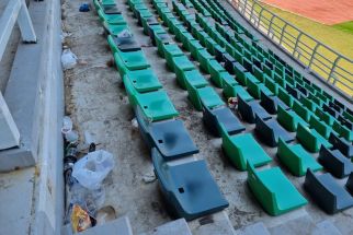 Wali Kota Eri Kerahkan Seluruh Jajaran Pemkot Bekerja Bakti Bersihkan Stadion GBT - JPNN.com Jatim