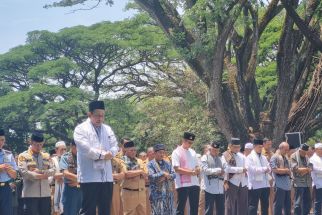 Ratusan ASN di Bandung Gelar Salat Istisqa, Minta Turun Hujan - JPNN.com Jabar