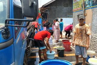 BPBD Kabupaten Bekasi Salurkan Ribuan Liter Air Bersih untuk Warga Terdampak Kekeringan - JPNN.com Jabar