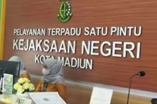 Korupsi Dana Komite, Mantan Kepala SMAN 5 Ditahan Kejari Kota Madiun - JPNN.com Jatim
