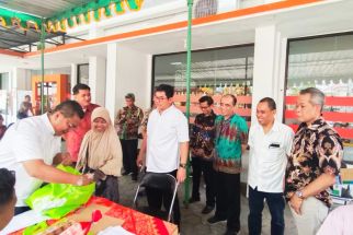 Pos Indonesia Distribusikan Bantuan Stunting Tahap Dua - JPNN.com Jabar