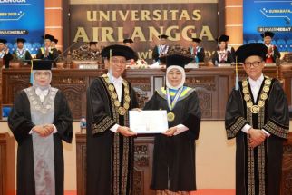 Gubernur Khofifah Dianugerahkan Unair Gelar Honoris Causa - JPNN.com Jatim