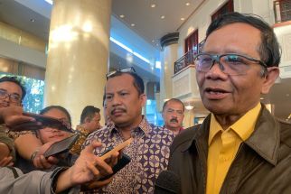 MK Kabulkan Gugatan Batas Usia Capres-Cawapres, Begini Respons Mahfud MD - JPNN.com Jatim