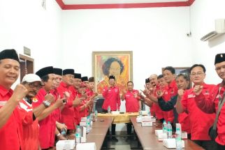 Suasana Kantor DPC Surabaya Jelang Pengumuman Bacawapres Pendamping Ganjar - JPNN.com Jatim