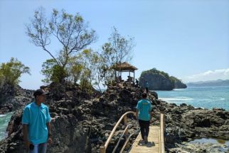Istri Bupati Trenggalek Kunjungi Pantai Kuyon: Langsung Jatuh Hati - JPNN.com Jatim