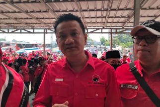 Ribuan Kader PDIP Depok Kawal Pendaftaran Ganjar-Mahfud MD ke KPU RI - JPNN.com Jabar