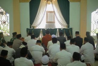 Peringati Hari Santri Nasional, Forkopimda Kota Bogor Ziarah ke Makam Mama Falak - JPNN.com Jabar
