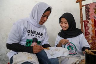 Peringati HSN 2023, Santri Dukung Ganjar Latih Perempuan Surabaya Membuat Batik - JPNN.com Jatim